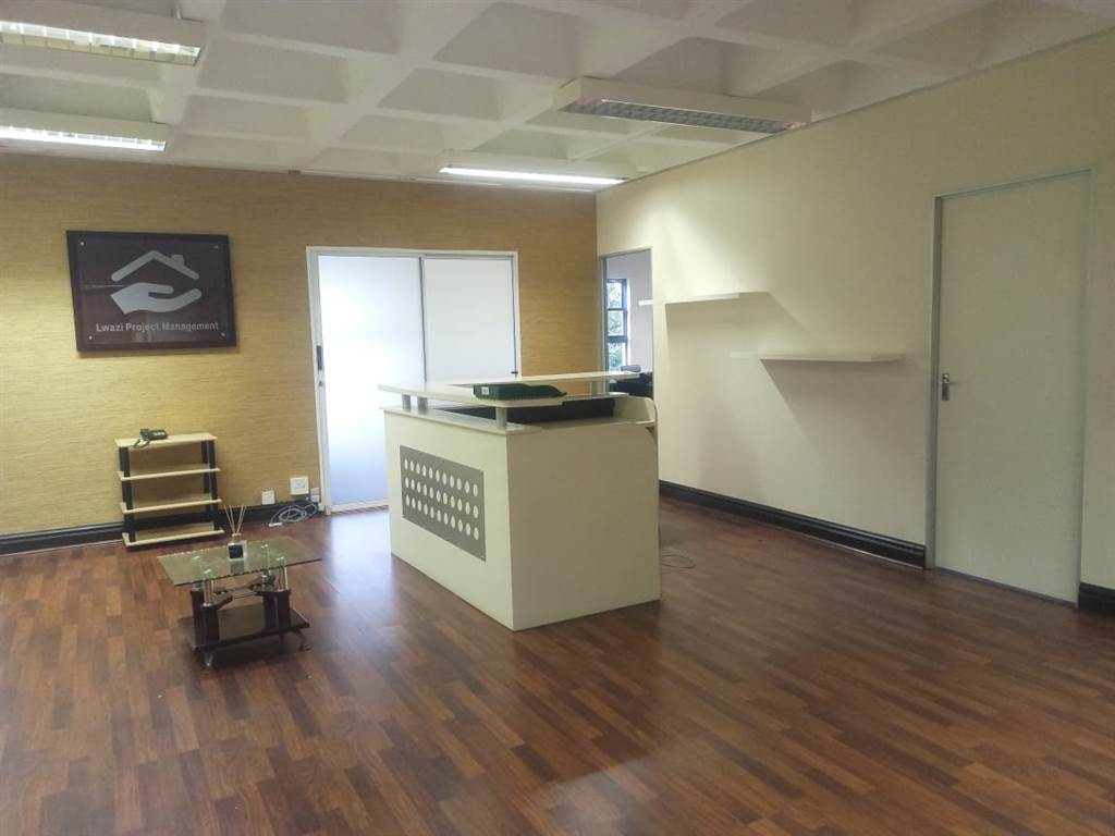 135  m² Commercial space in Essenwood photo number 2