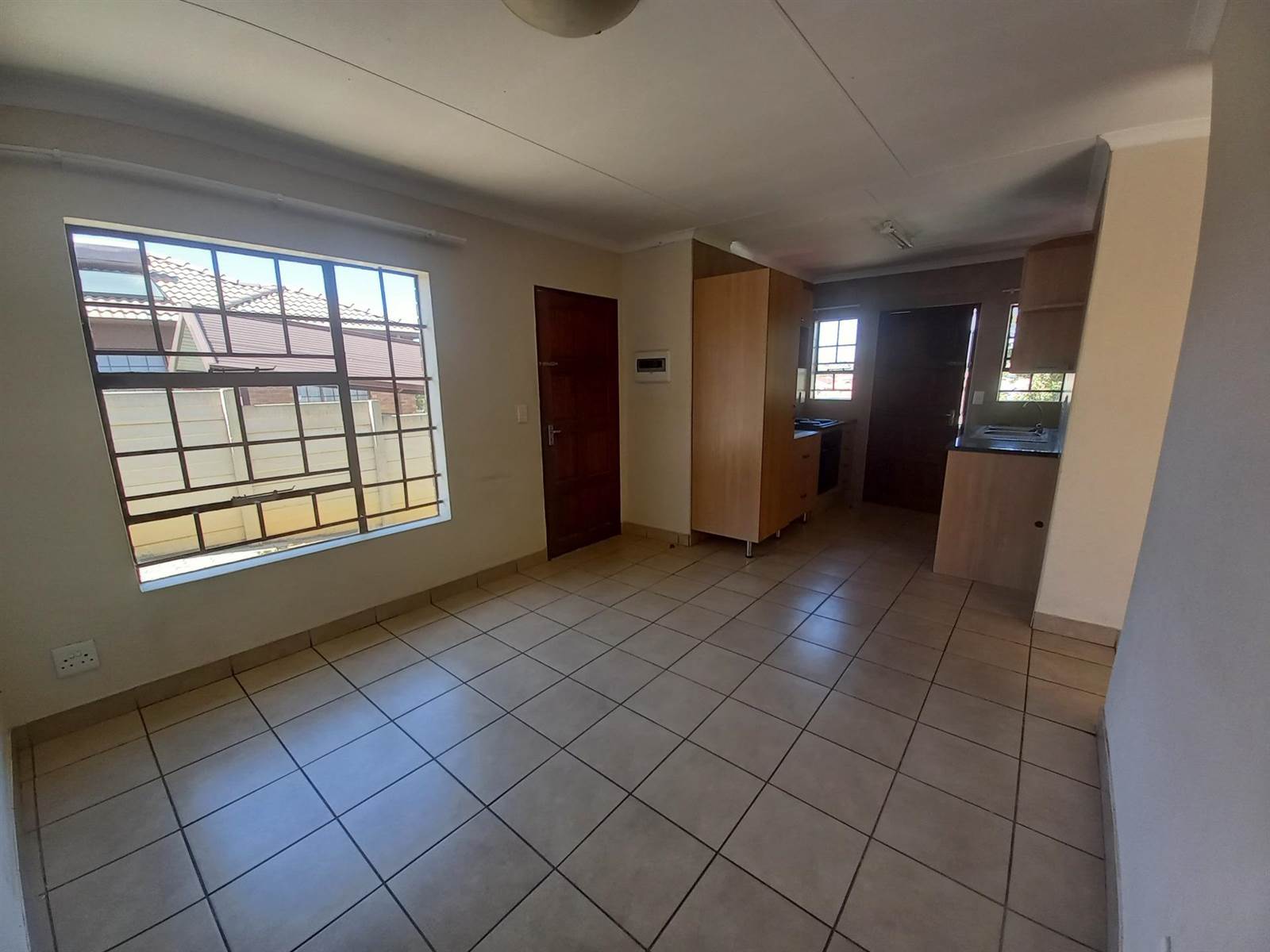 3 Bed Apartment in Olievenhoutbosch photo number 3