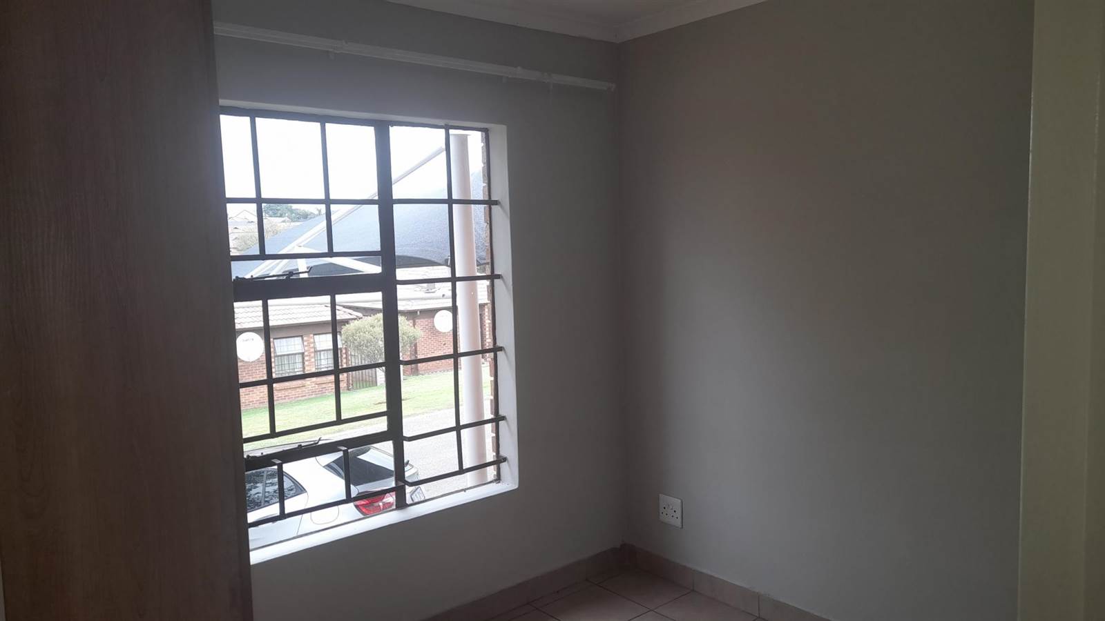 3 Bed Apartment in Olievenhoutbosch photo number 7