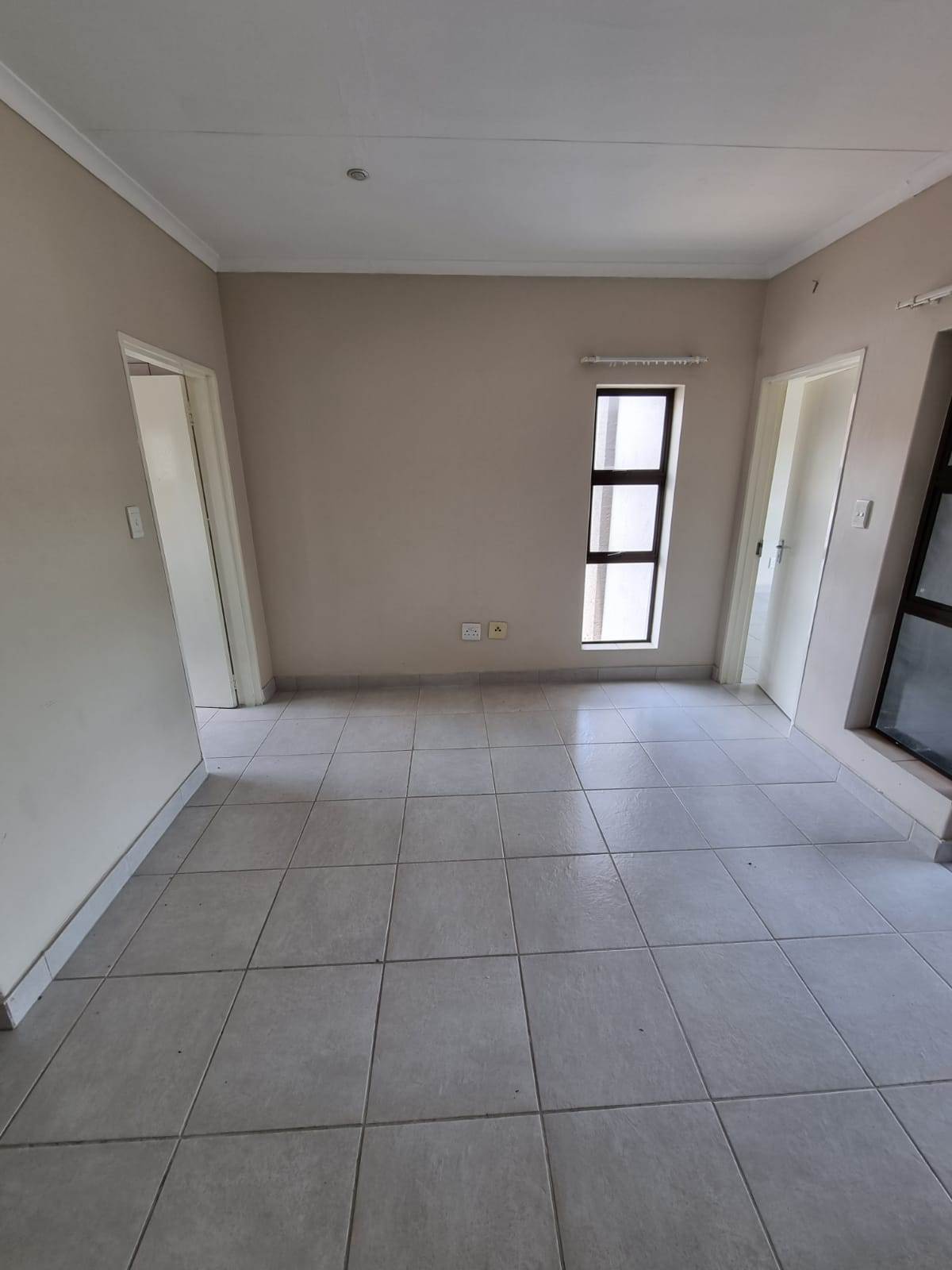 1 Bed Apartment in Sonheuwel photo number 5