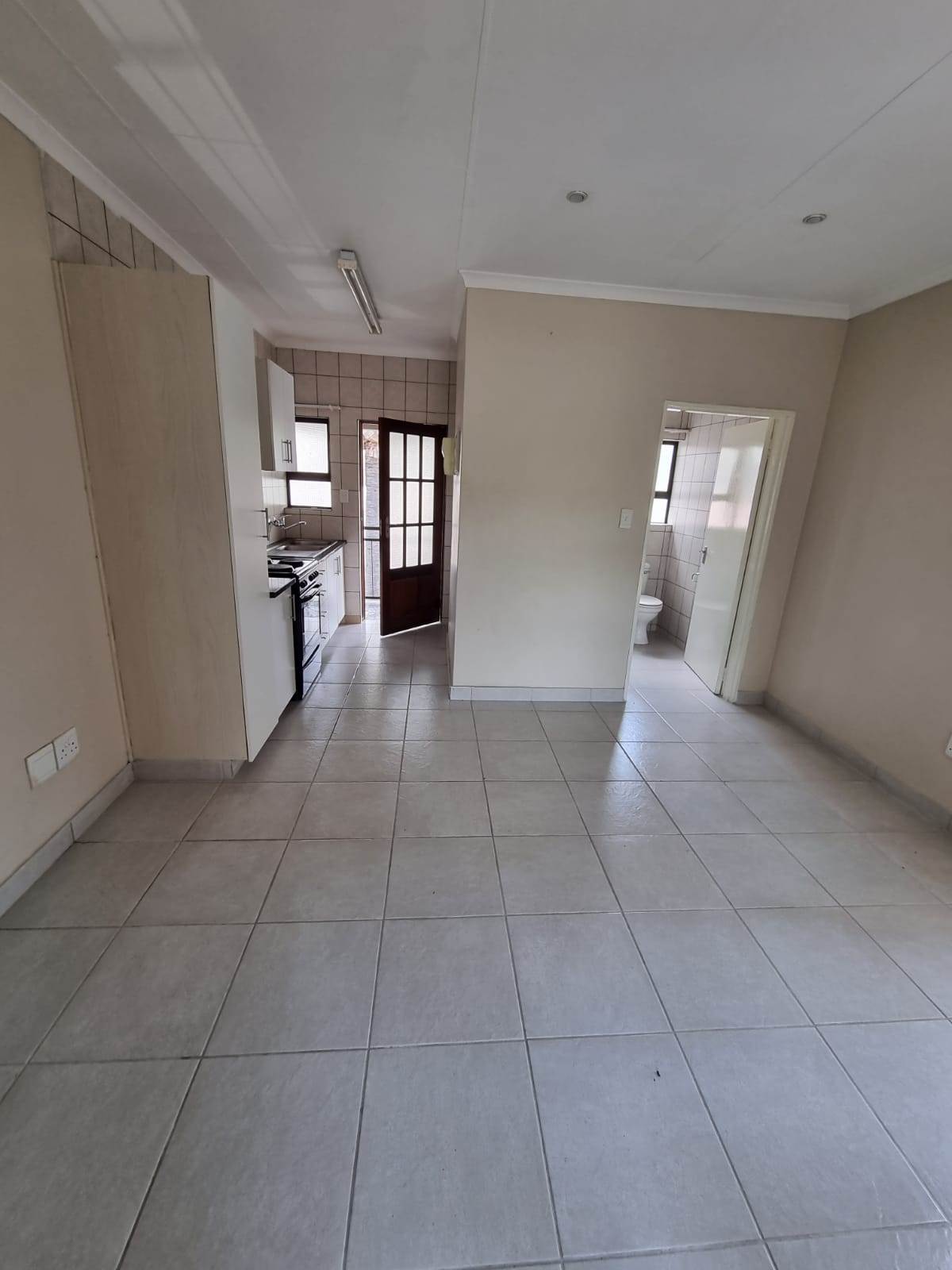 1 Bed Apartment in Sonheuwel photo number 7