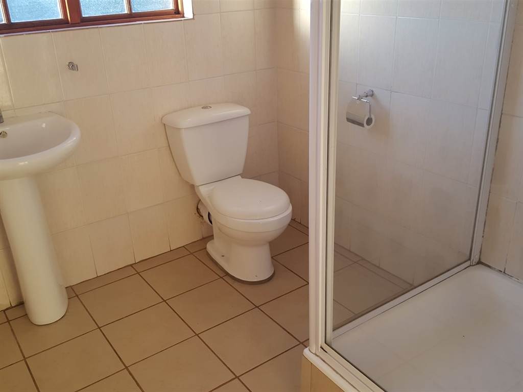 2 Bed Flat in Trichardt photo number 13