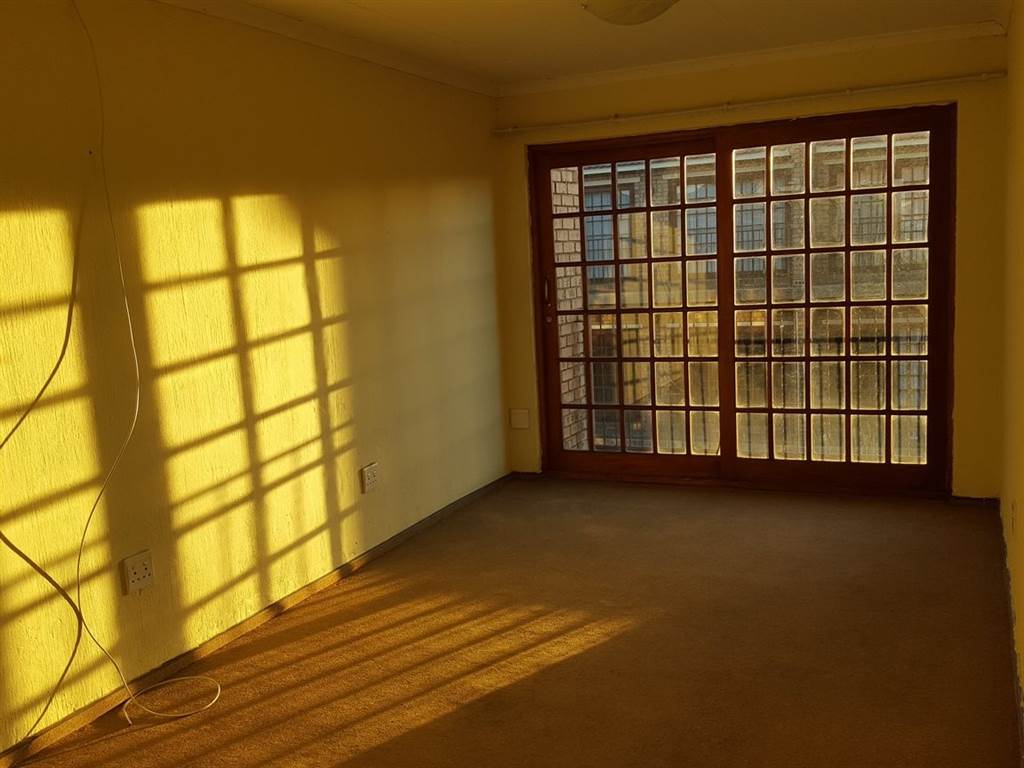 2 Bed Flat in Trichardt photo number 6
