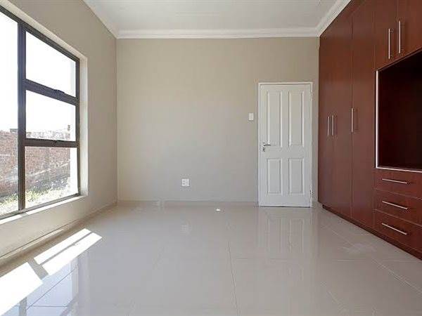 2 Bed House in Ermelo photo number 10