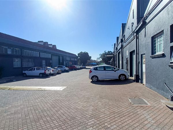 1009  m² Industrial space in Maitland