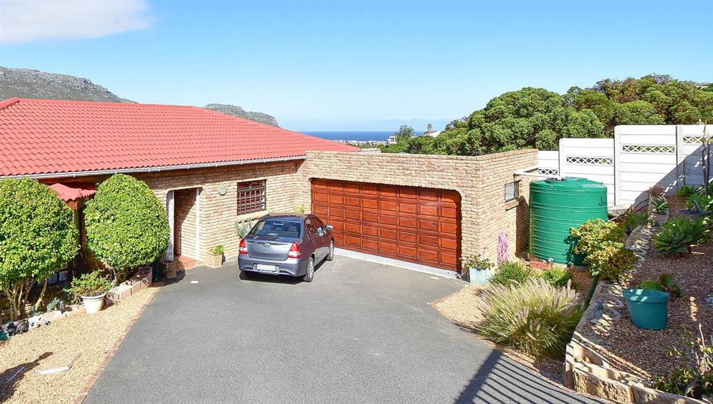5 Bed House in Fish Hoek photo number 2