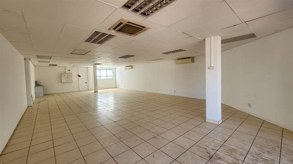 130  m² Commercial space in Centurion CBD photo number 4