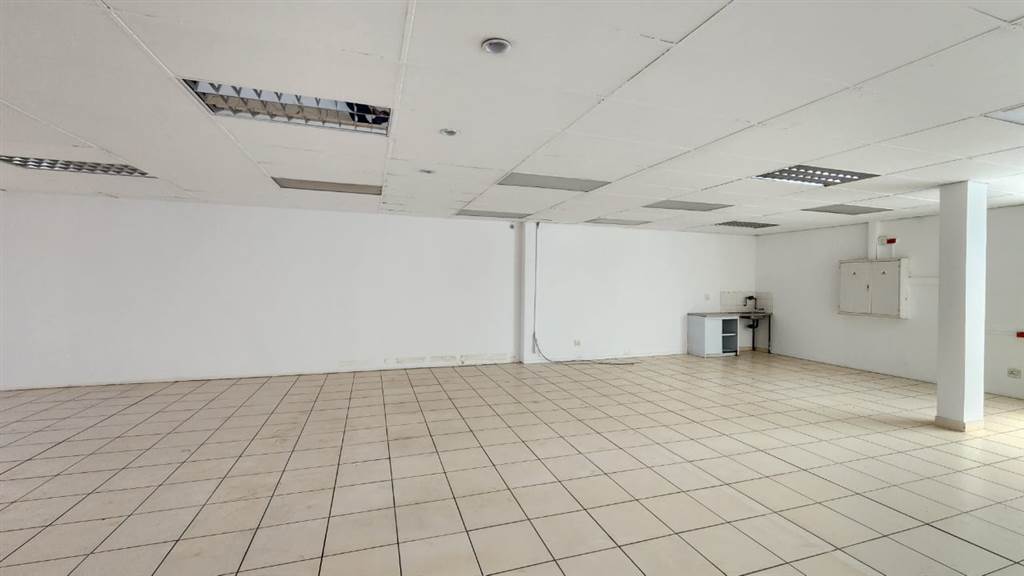 130  m² Commercial space in Centurion CBD photo number 9