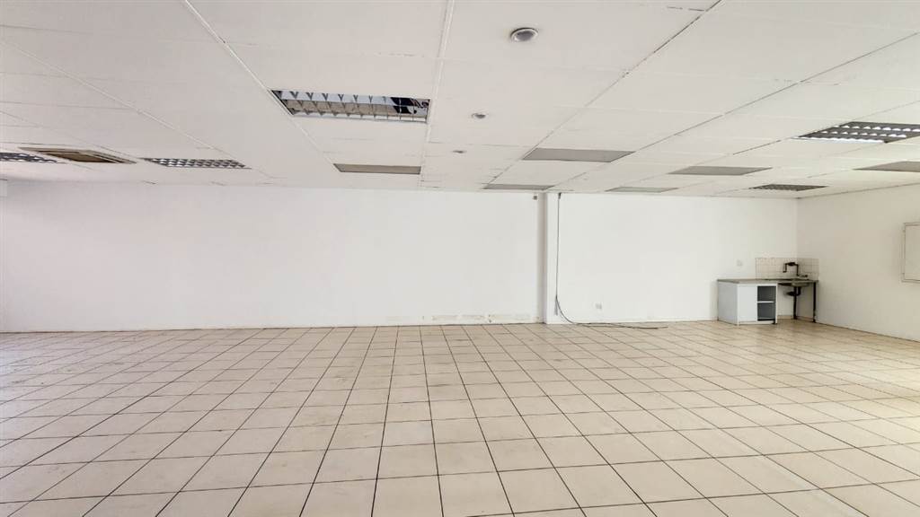 130  m² Commercial space in Centurion CBD photo number 3