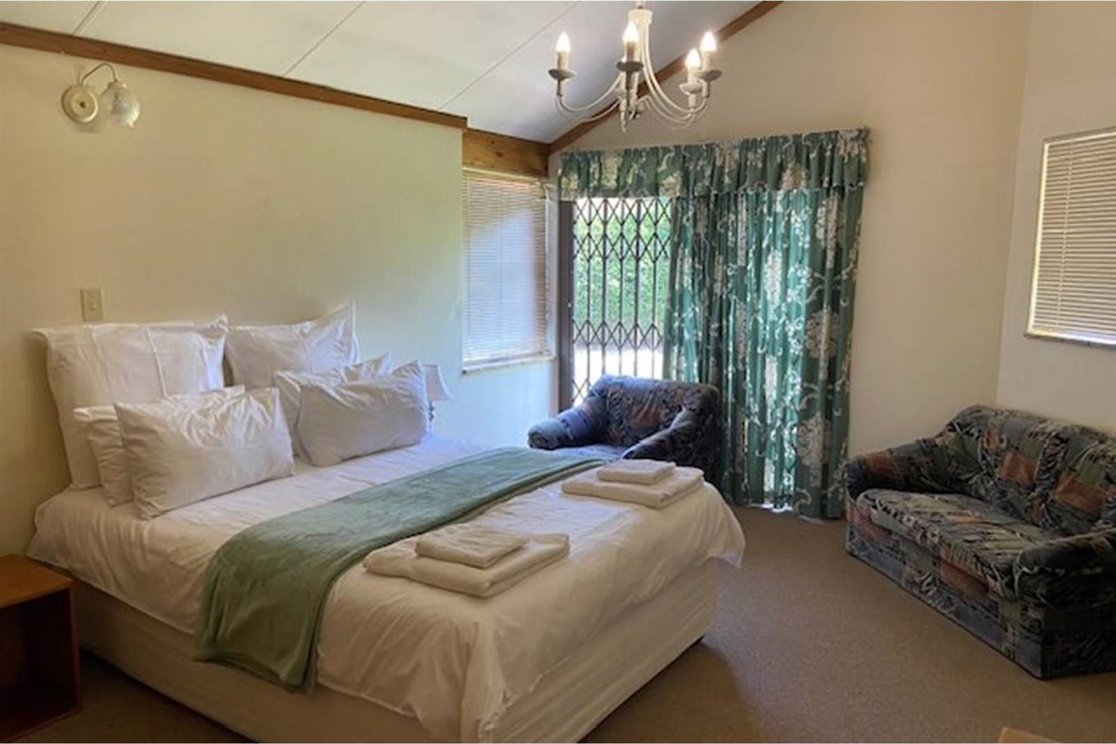4 Bed House in Clarens photo number 11