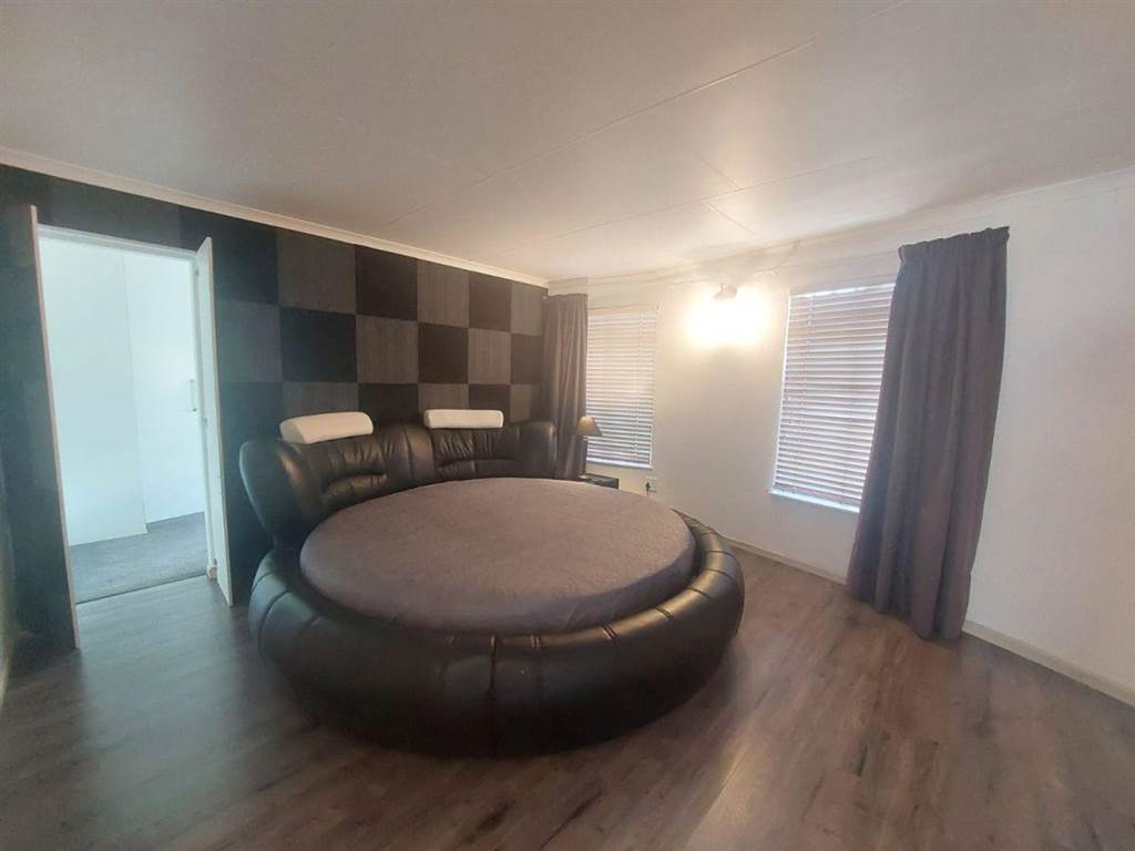 1 Bed Apartment in Secunda photo number 9
