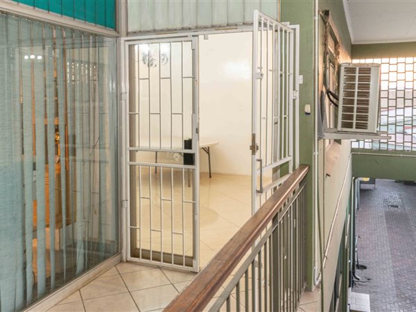 104 m² Commercial space 104 m² Commercial space