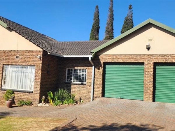 4 Bedroom House 4 Bedroom House