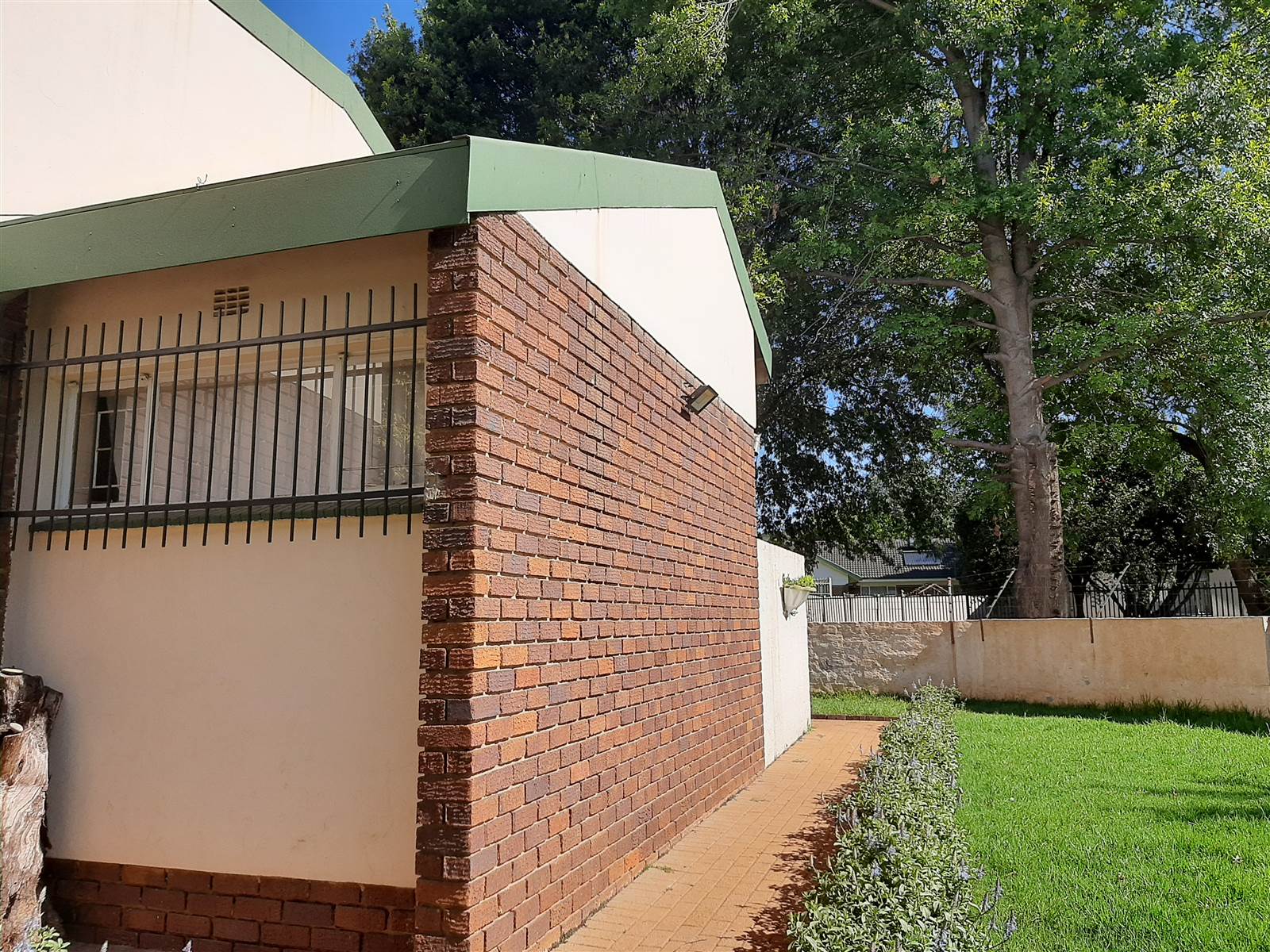 2 Bed Townhouse in Delmas photo number 27
