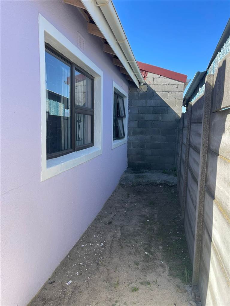 3 Bed House in Khayelitsha photo number 16