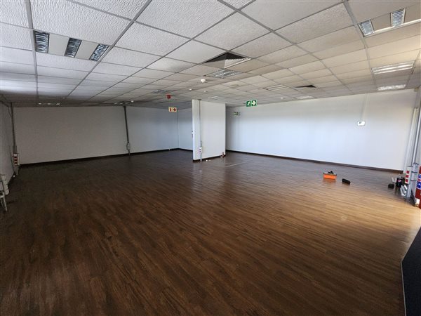 500  m² Commercial space in Triangle Farm