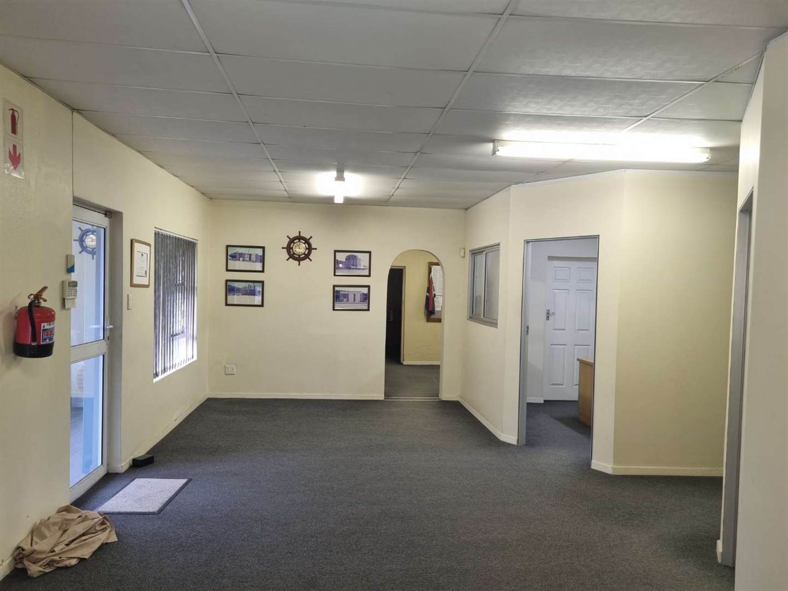 320  m² Commercial space in Southernwood photo number 6