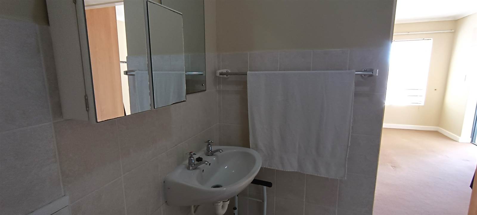 1 Bed Apartment in Middedorp photo number 9