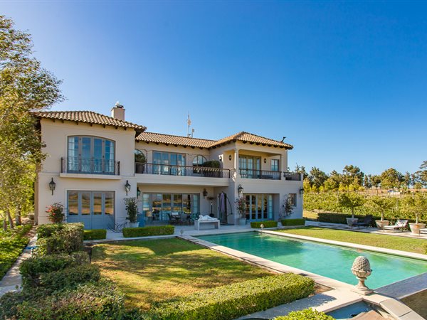 5 Bedroom House 5 Bedroom House