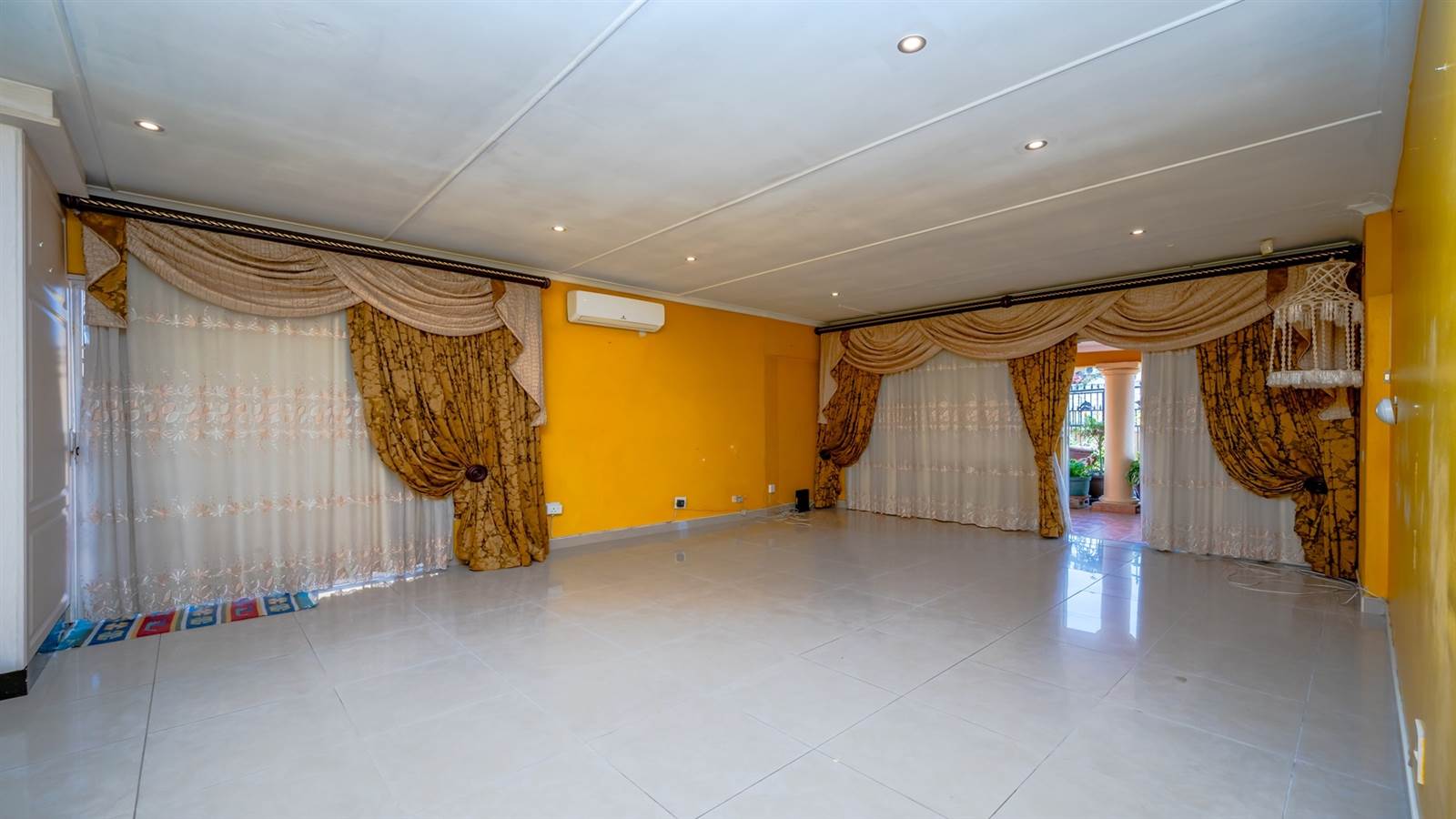 3 Bed House in Tongaat Beach photo number 11