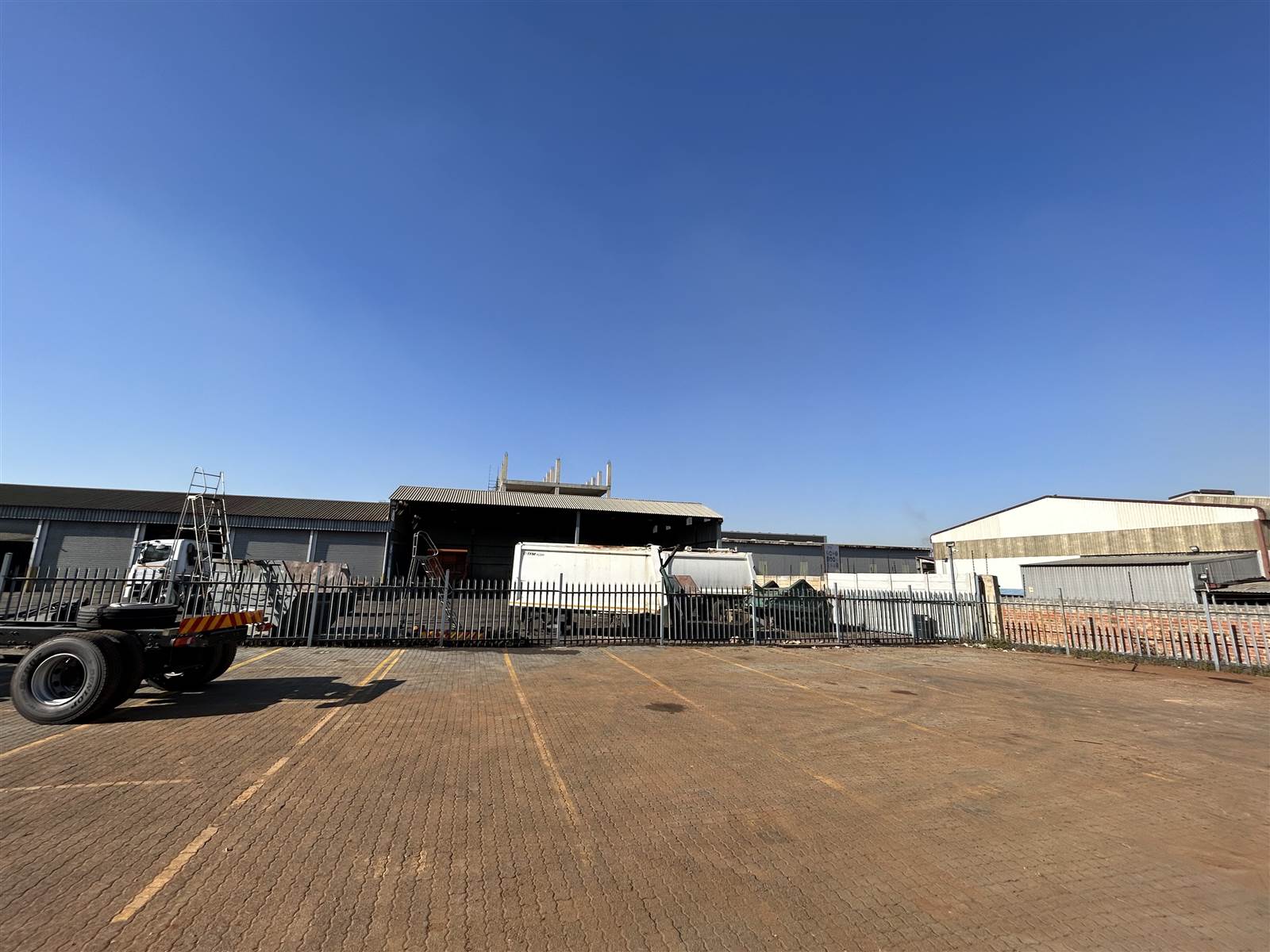 1779  m² Industrial space in Clayville photo number 1