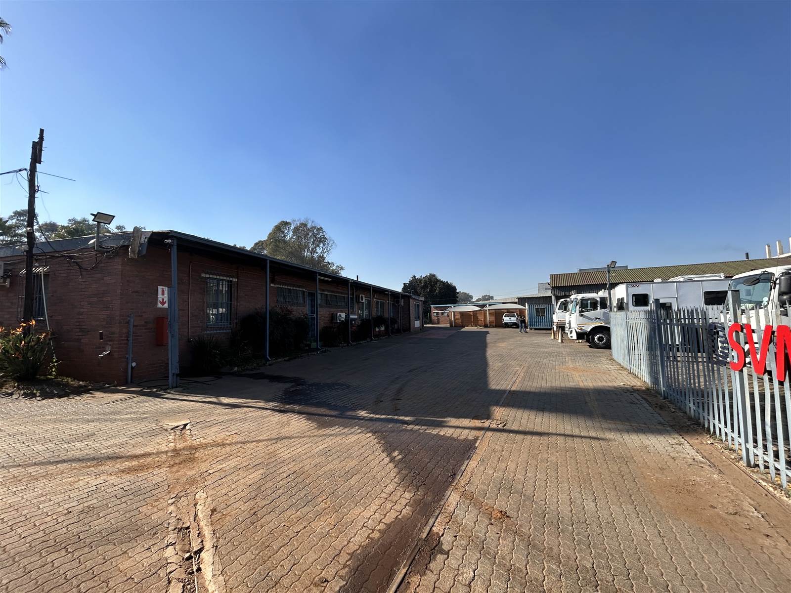 1779  m² Industrial space in Clayville photo number 3