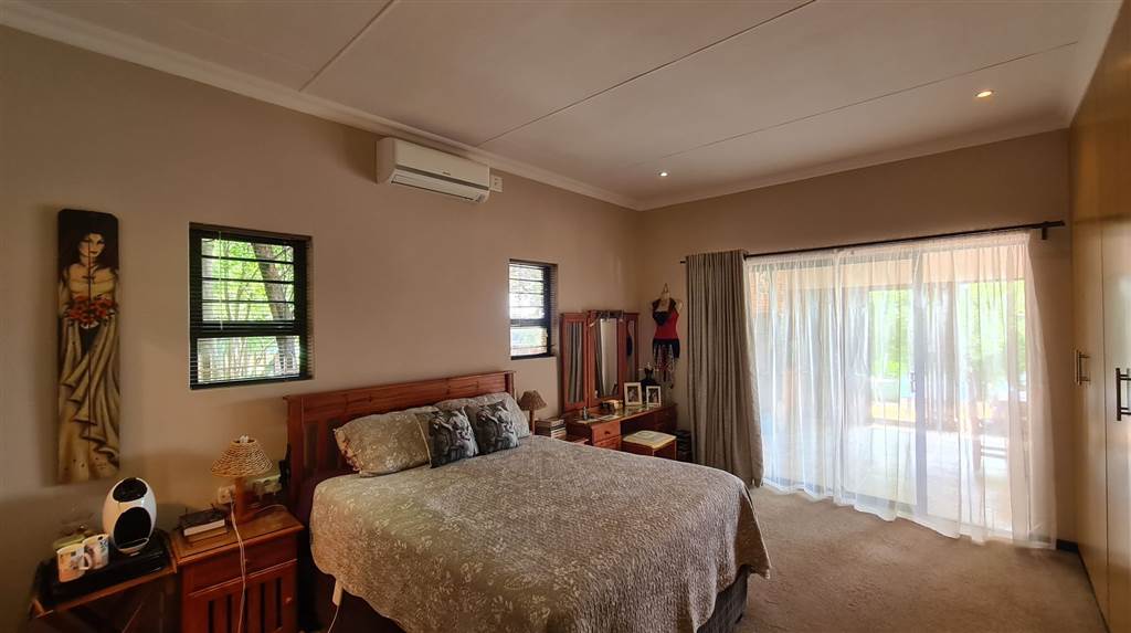 4 Bed House in Potchefstroom Central photo number 14