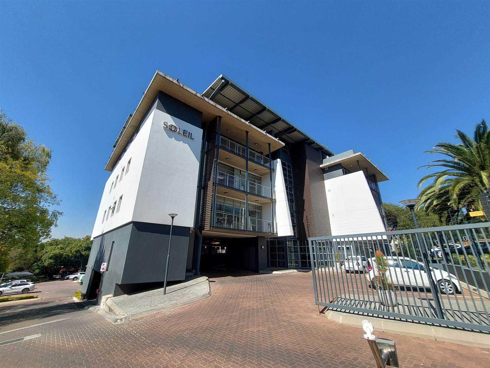 358  m² Commercial space in Bryanston photo number 1