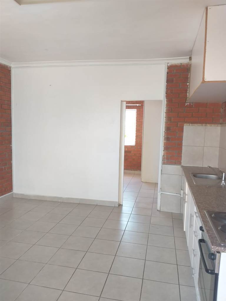 Flats to sale rent in wynberg