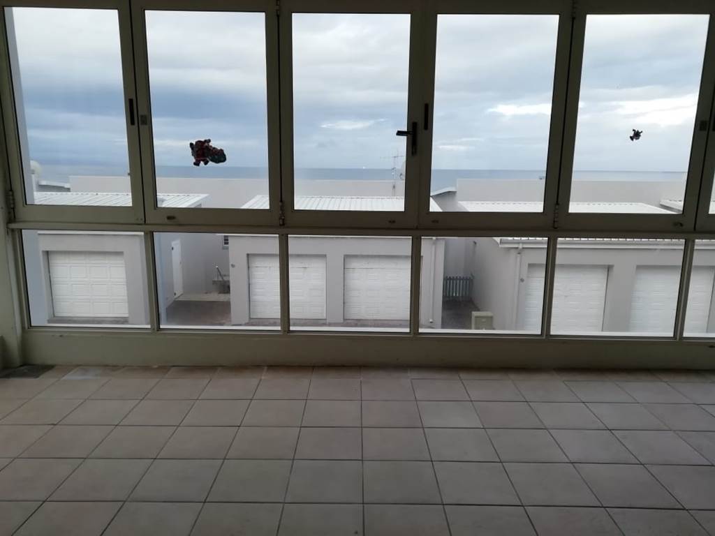 3 Bed Apartment in Diaz Beach photo number 2