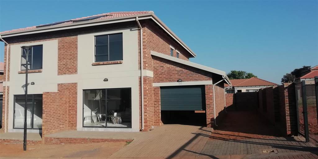 3 Bed House in Jackaroo Park photo number 1
