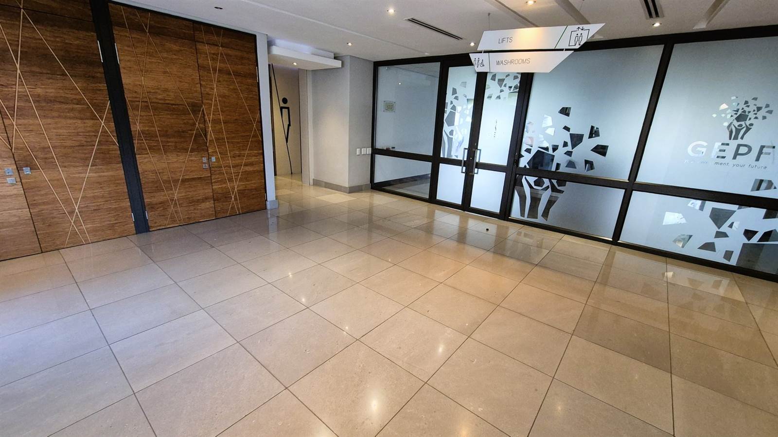 380  m² Office Space in Ashlea Gardens photo number 13
