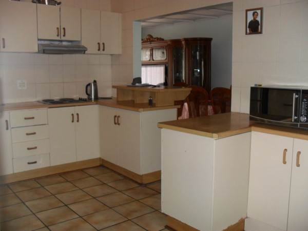 4 Bed House in King Williams Town photo number 9