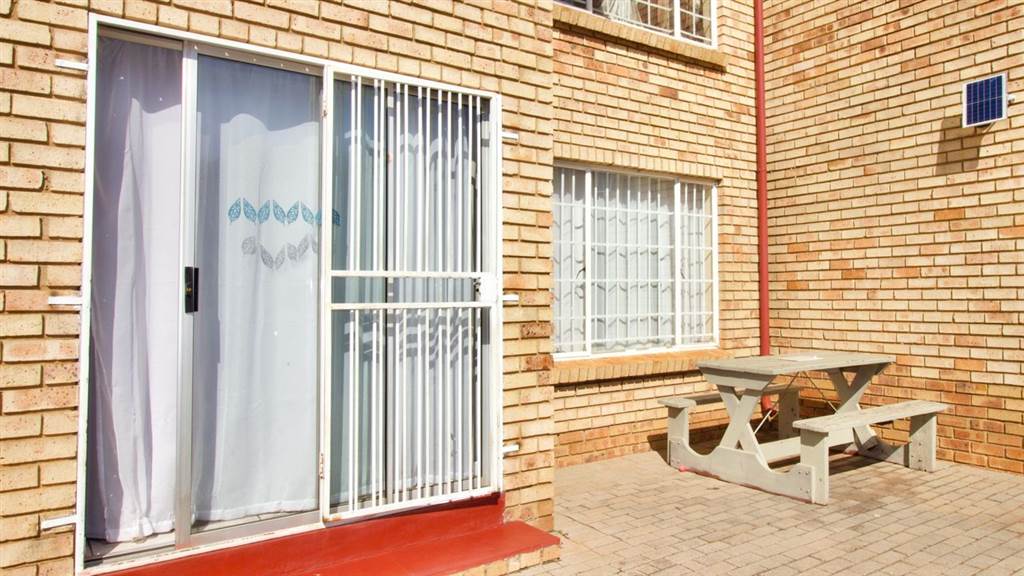 2 Bed Apartment in Highveld photo number 18