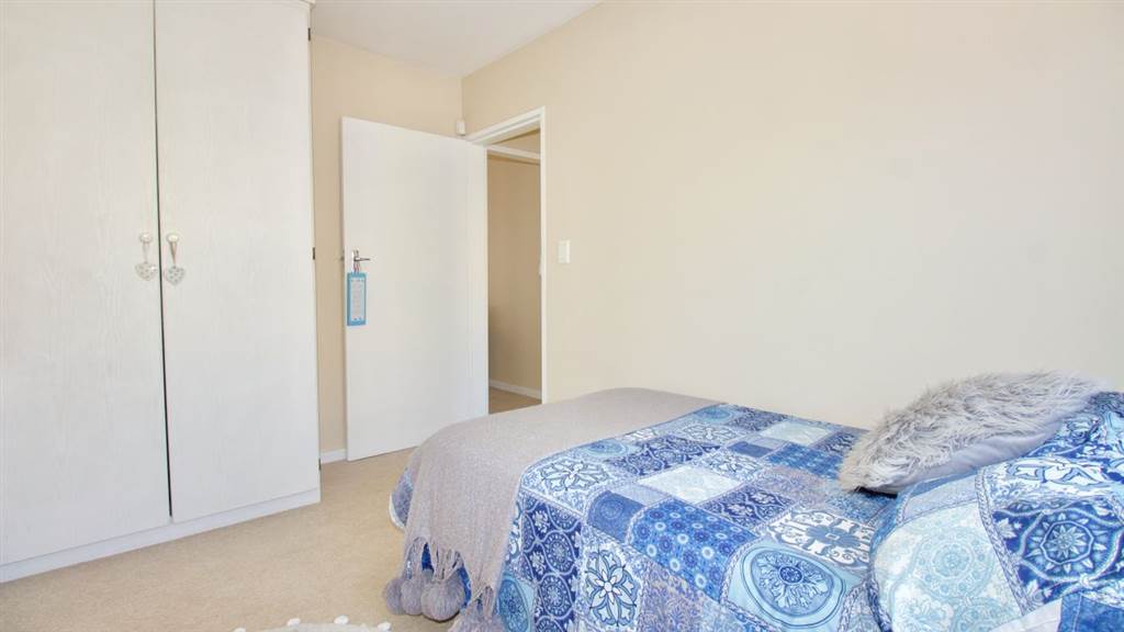 2 Bed Apartment in Highveld photo number 10