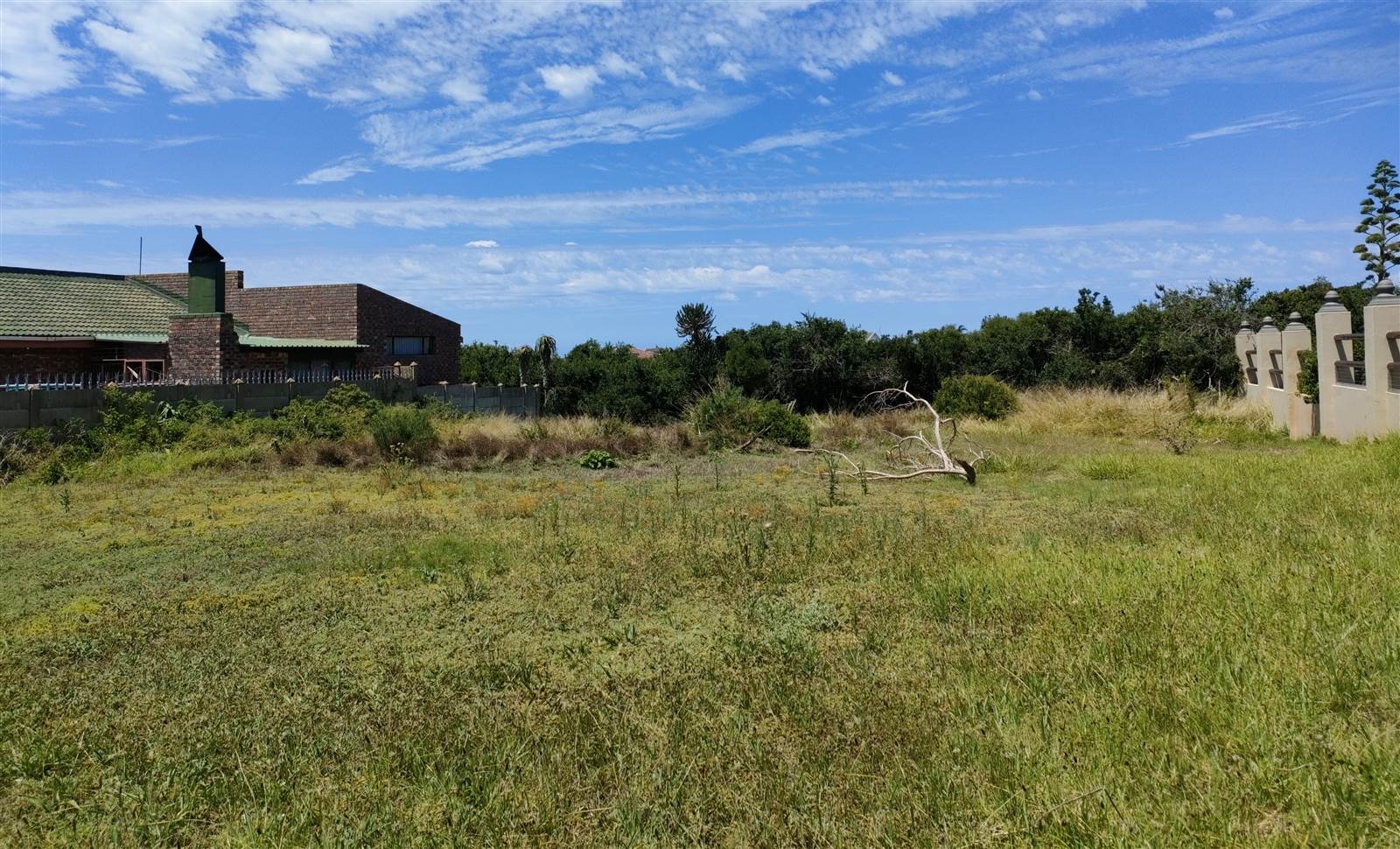 600 m² Land available in Jeffreys Bay photo number 2