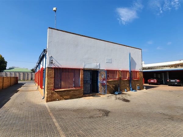 1360  m² Commercial space