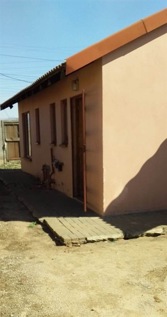 3 Bed House in Boitekong photo number 2