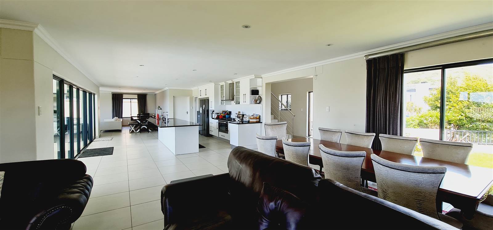 5 Bed House in Plattekloof photo number 4