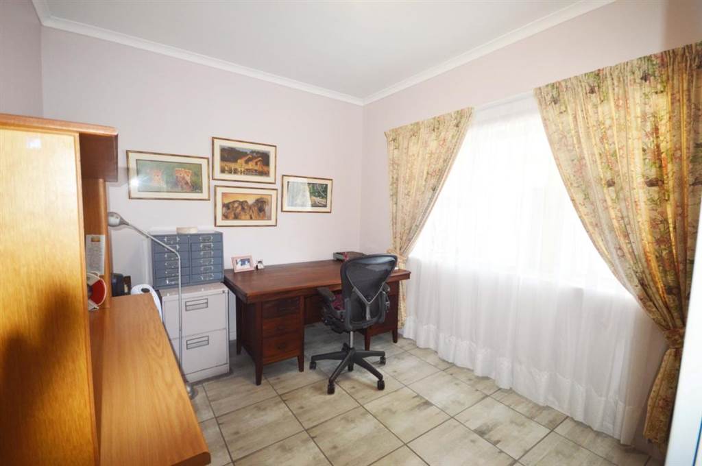 3 Bed Apartment in Southernwood photo number 13