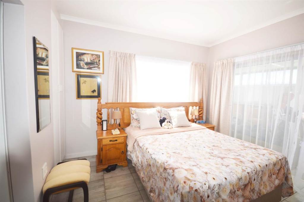 3 Bed Apartment in Southernwood photo number 16