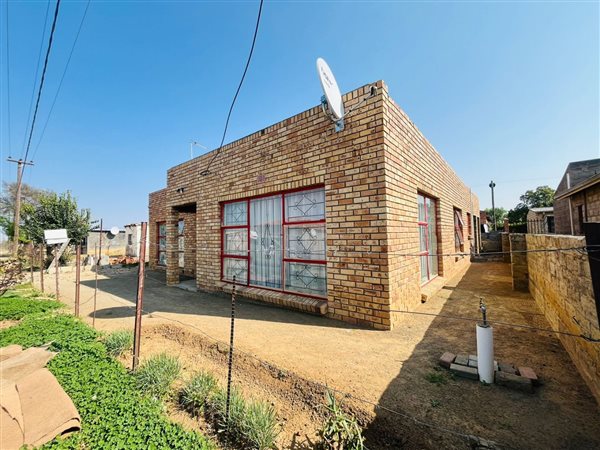 4 Bedroom House 4 Bedroom House