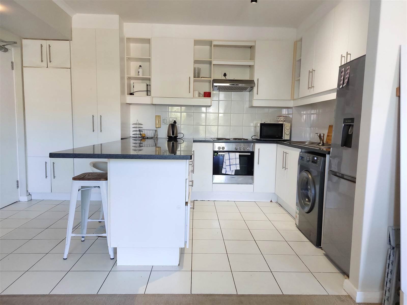 2 Bed Apartment in Vredehoek photo number 6
