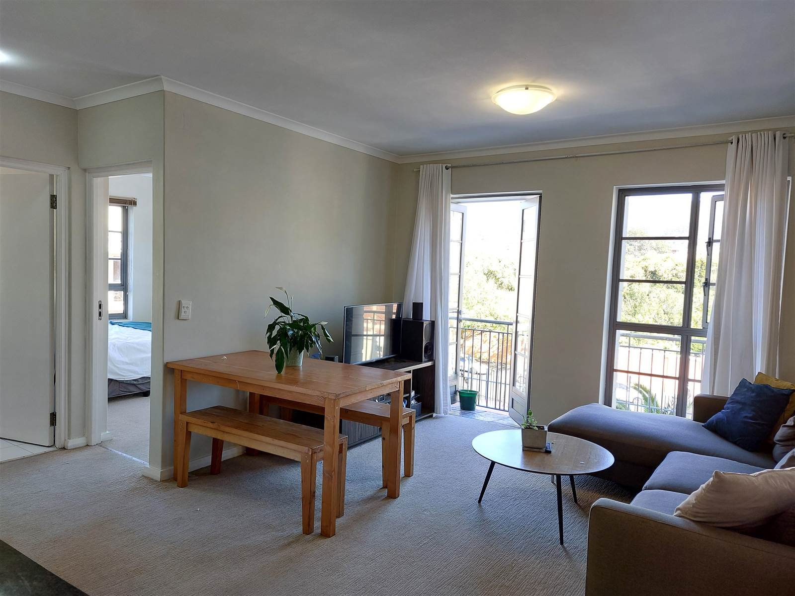 2 Bed Apartment in Vredehoek photo number 4