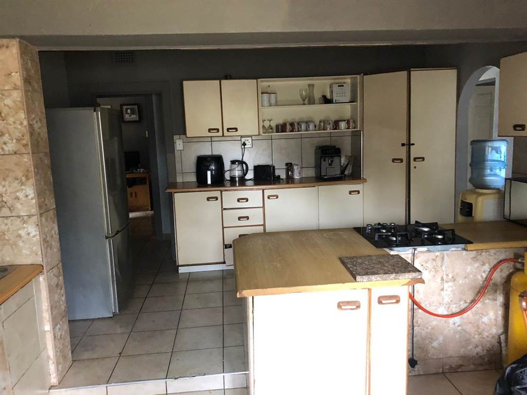 6 Bed House in Tugela Mouth photo number 4