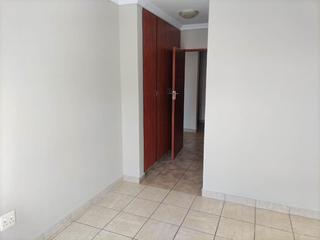 2 Bed Apartment in Magalieskruin photo number 13