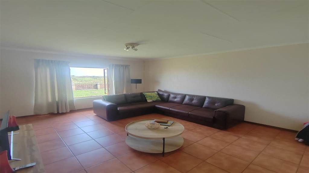 3 Bed Townhouse in Helderwyk photo number 16