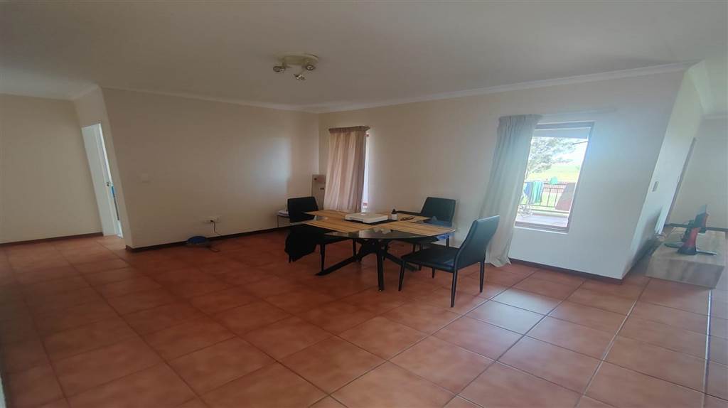 3 Bed Townhouse in Helderwyk photo number 13