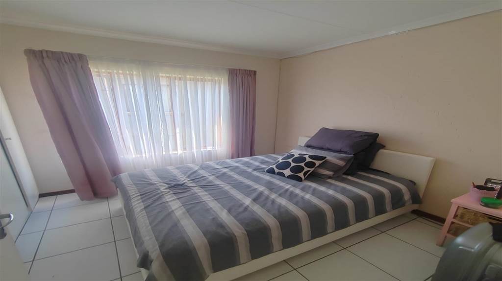 3 Bed Townhouse in Helderwyk photo number 2