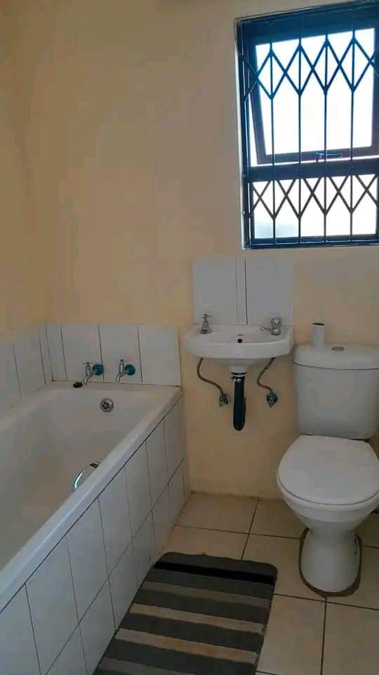 2 Bed House in Mohlakeng photo number 7